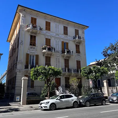 Apartment La Mansardina - Vicino Al Mare, Stazione E 5 Terre Chiavari